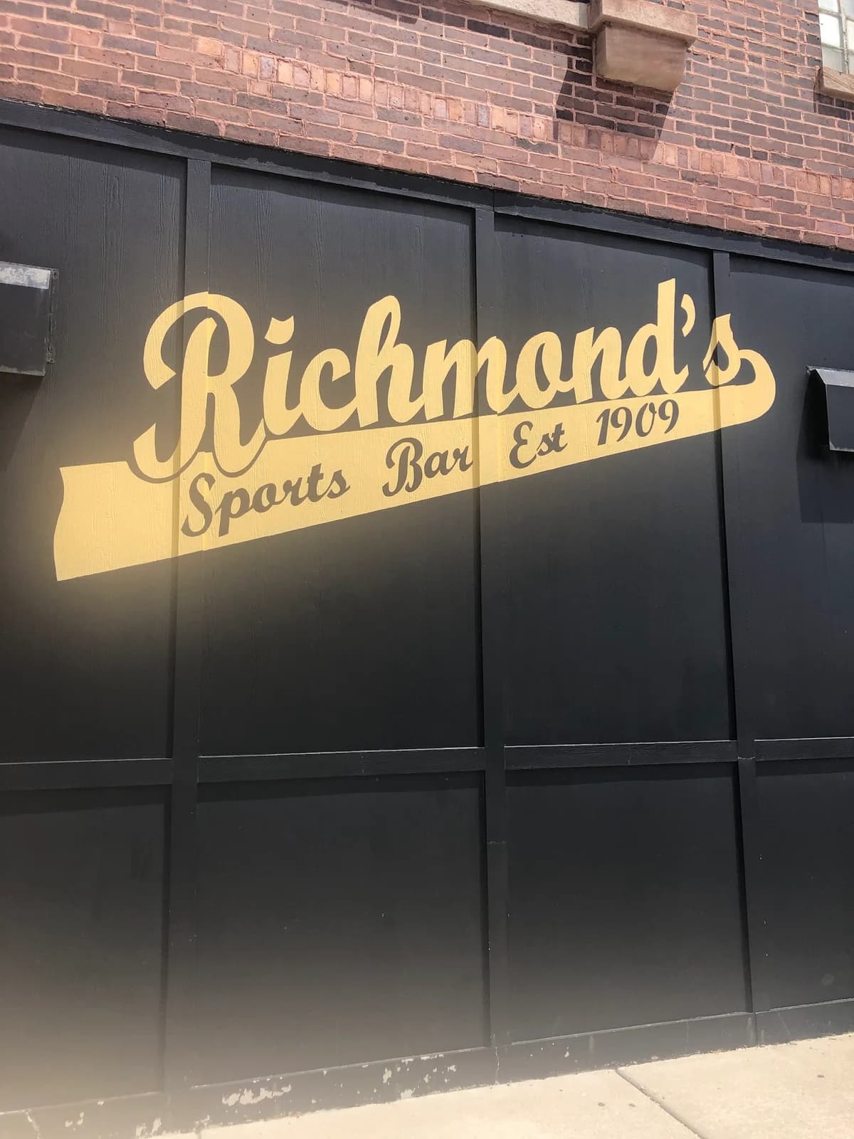 Richmond’s Sports Bar photo 8