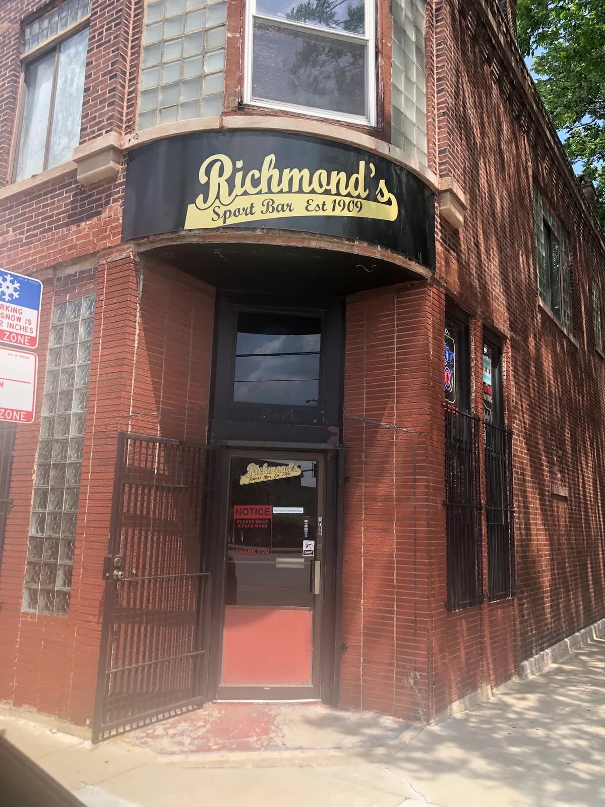 Richmond’s Sports Bar photo 7