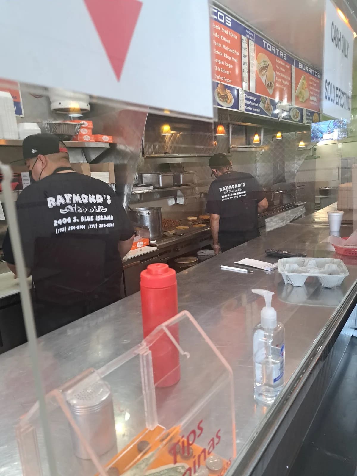 Raymond's Tacos on Damen photo 2