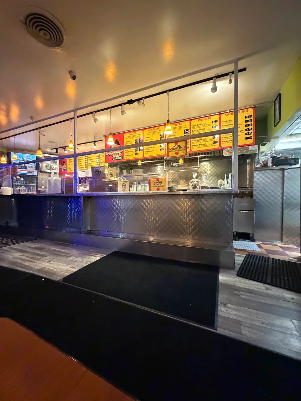 Raymond's Tacos on Damen photo 3