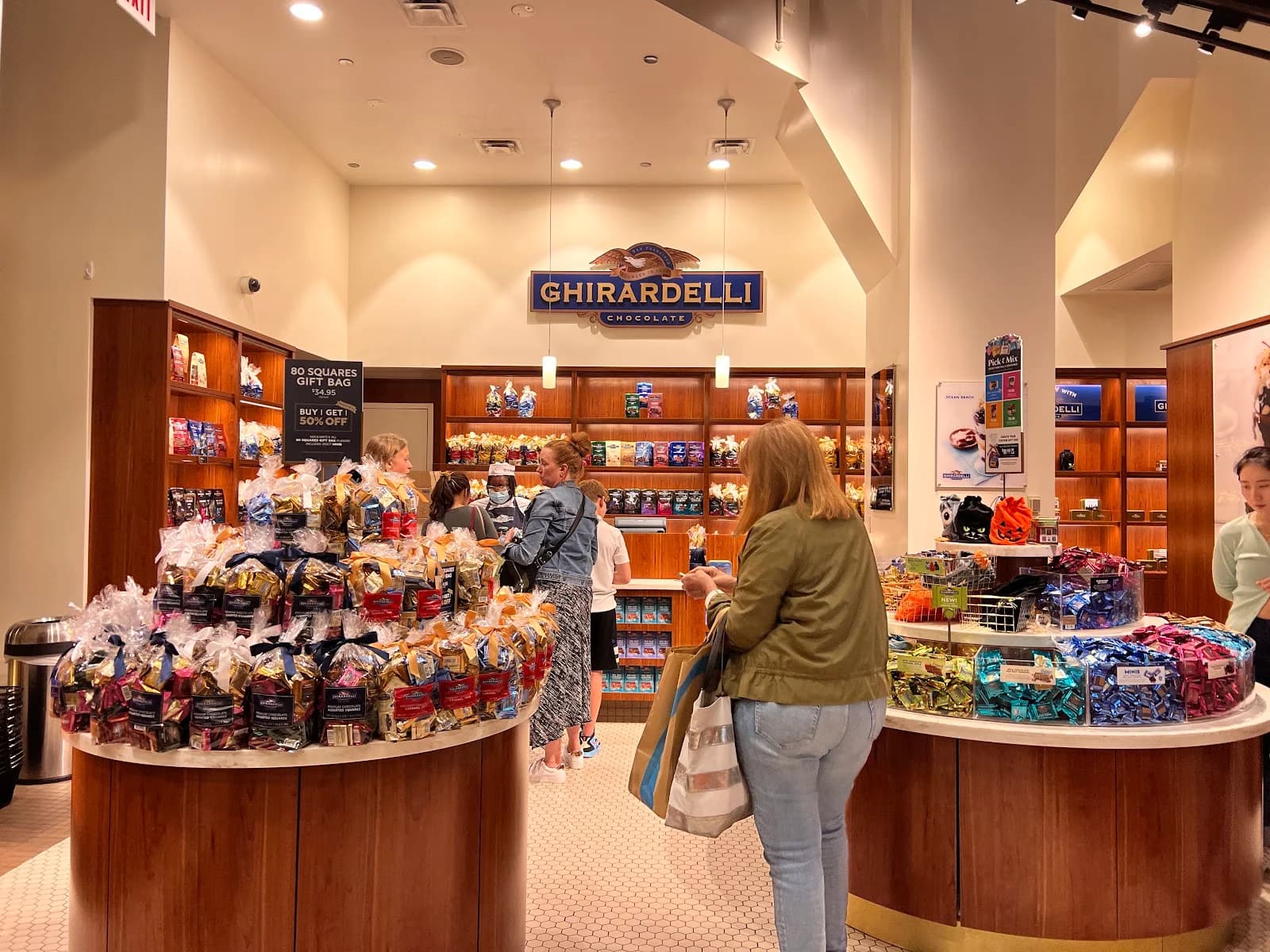 Ghirardelli Ice Cream & Chocolate Shop photo 4