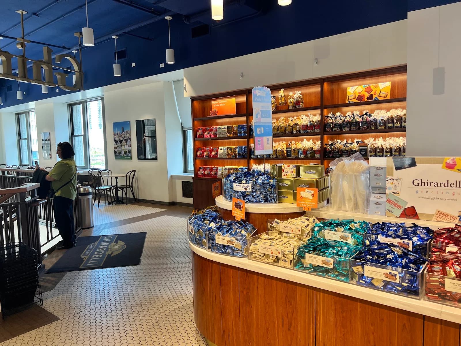 Ghirardelli Ice Cream & Chocolate Shop photo 3