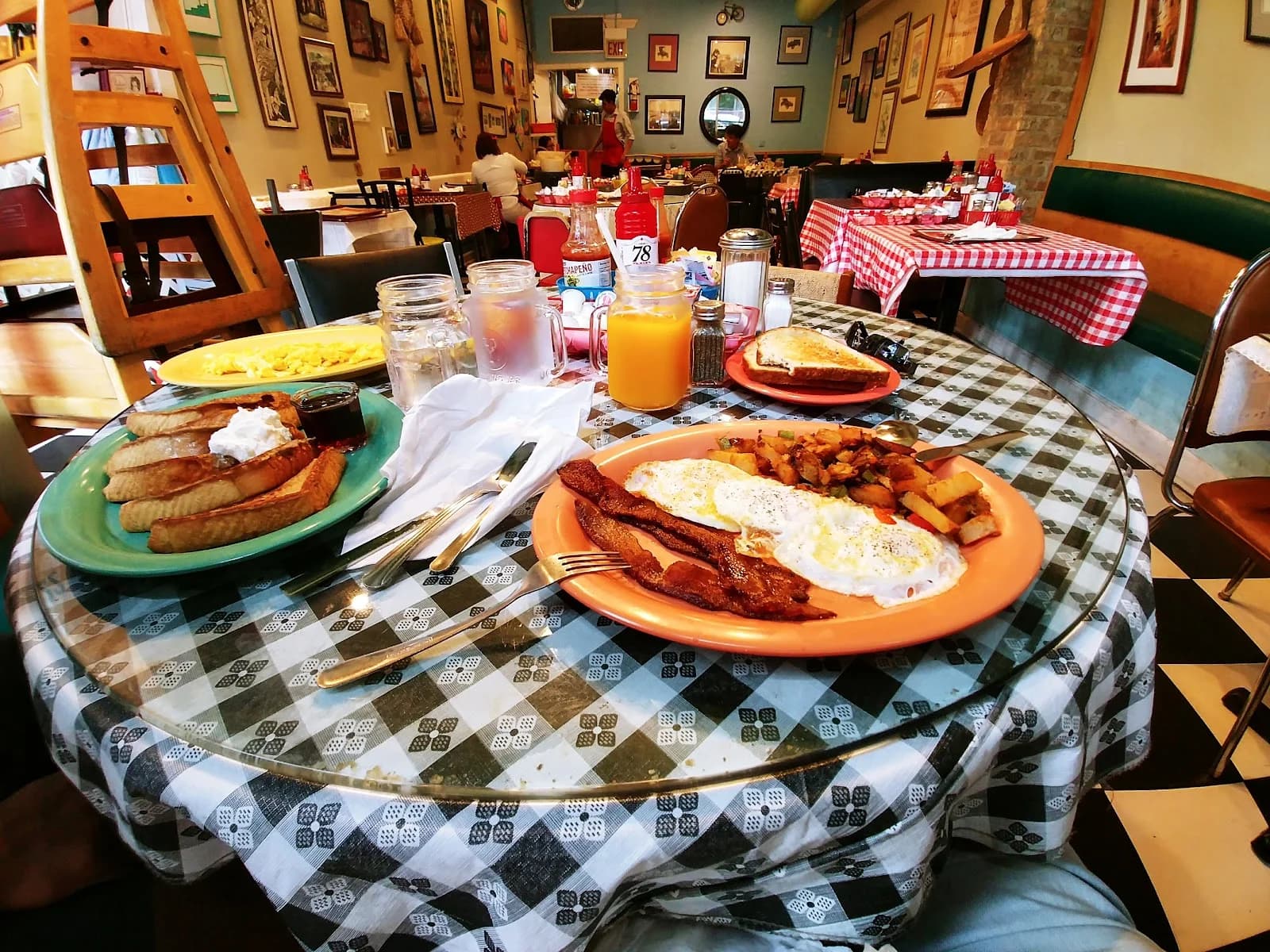 Pauline's Restaurant photo 4