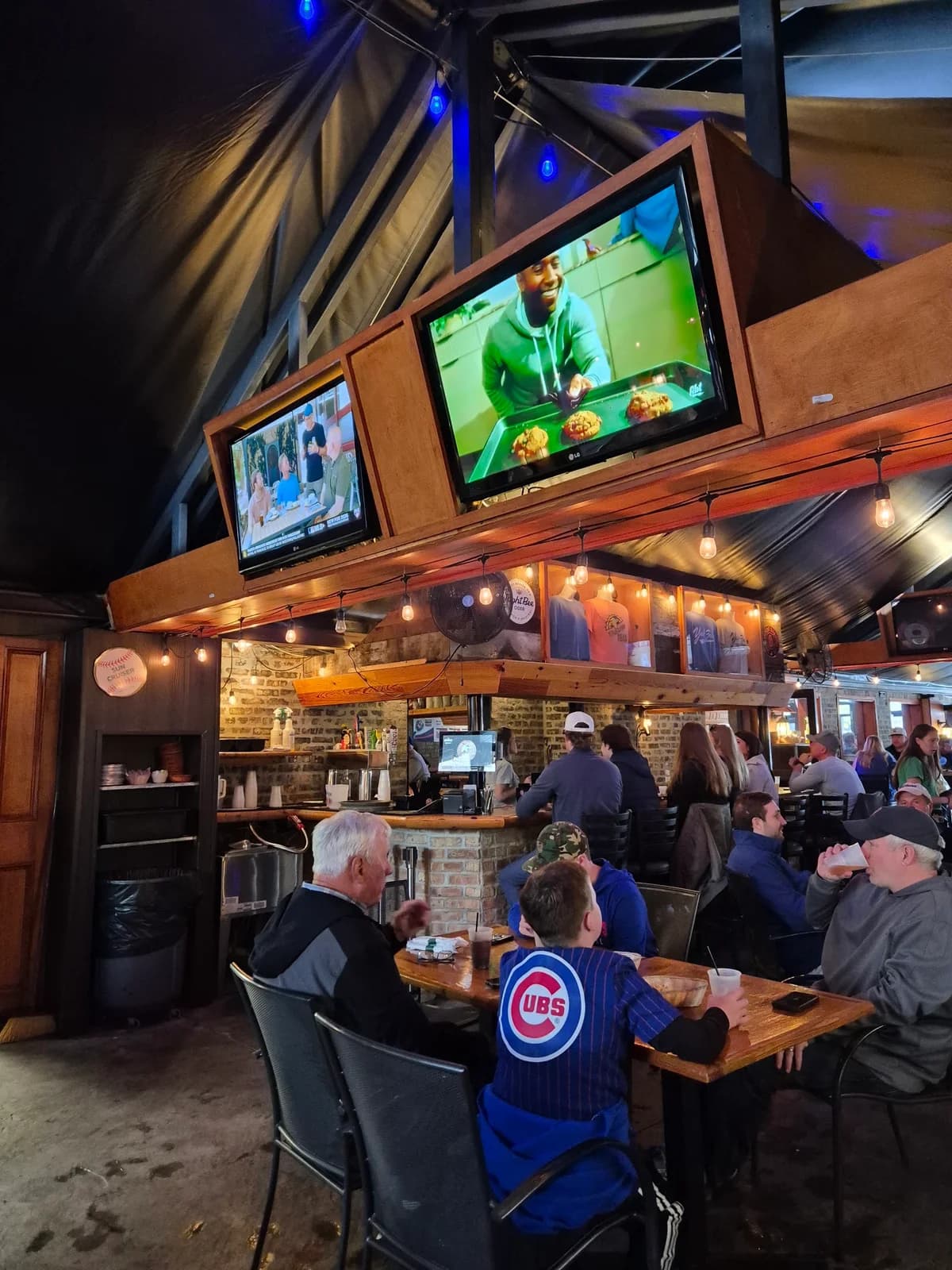 Yak-Zies Bar & Grill photo 3