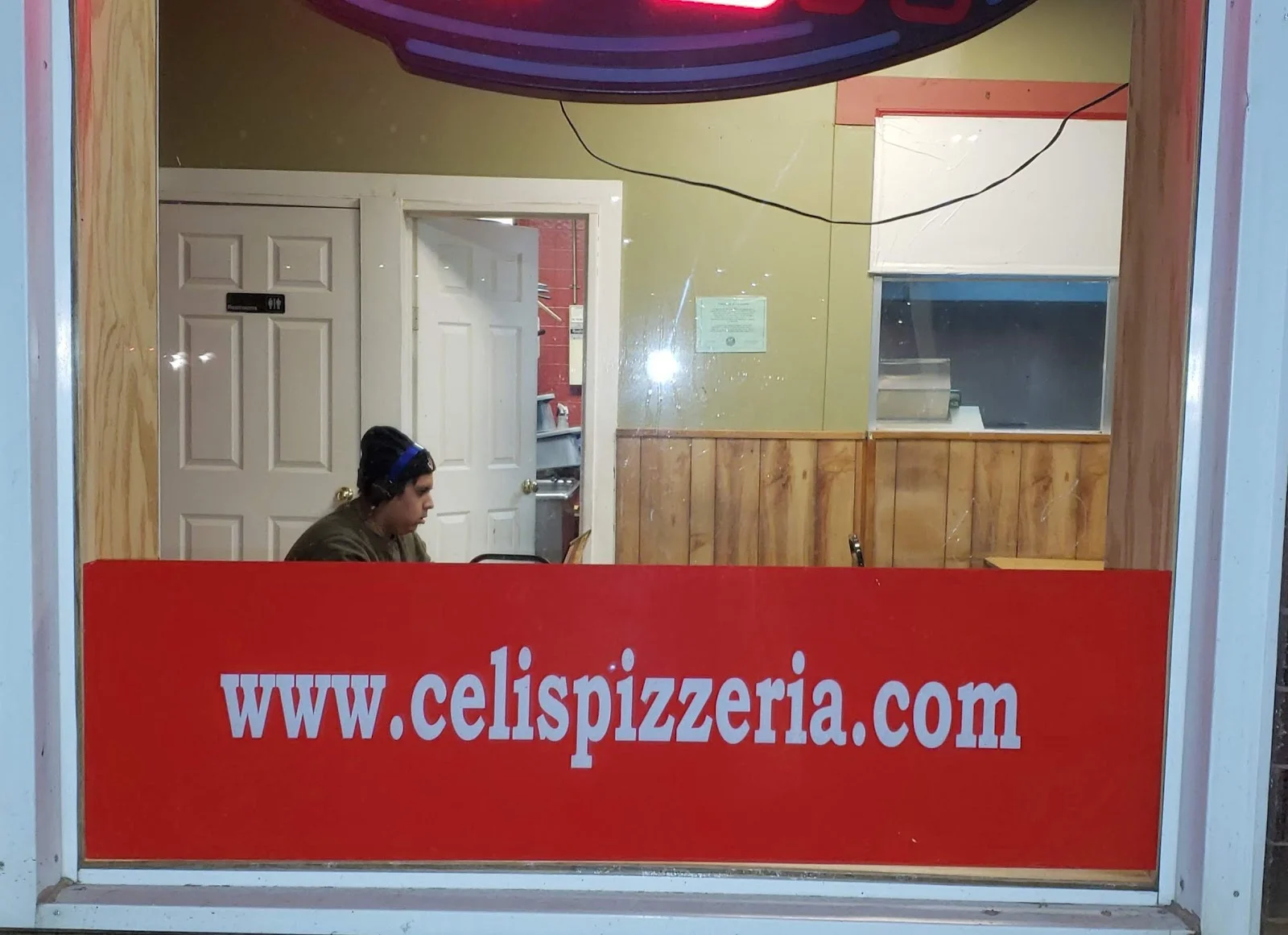 Celis Pizzeria photo 8
