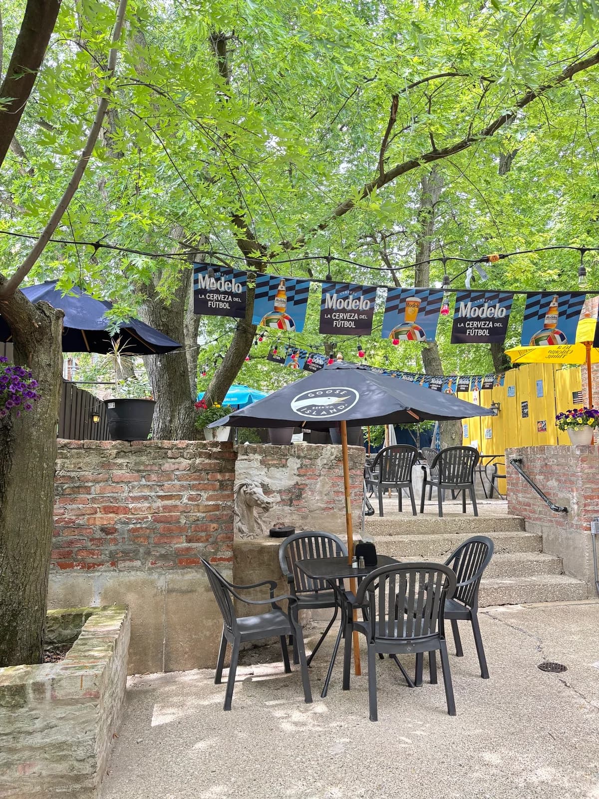 Moody's Pub photo 2