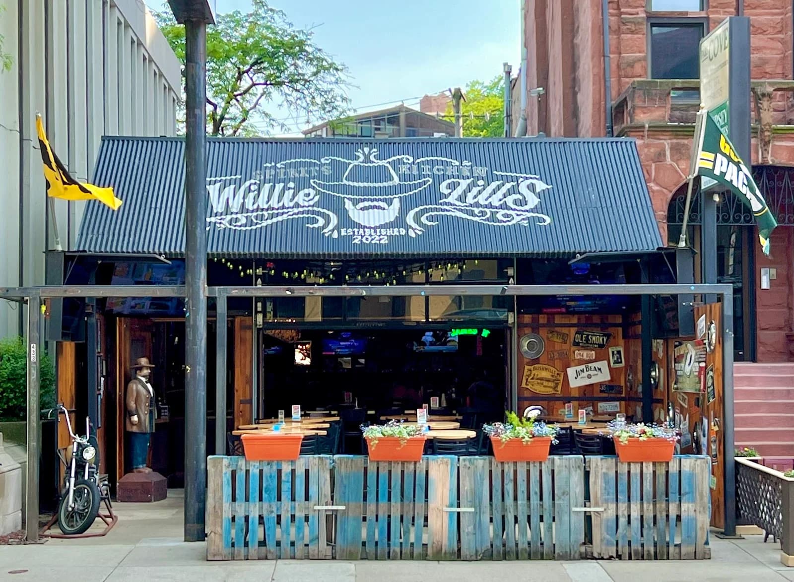 Willie Lill's Spirits & Kitchen photo 2