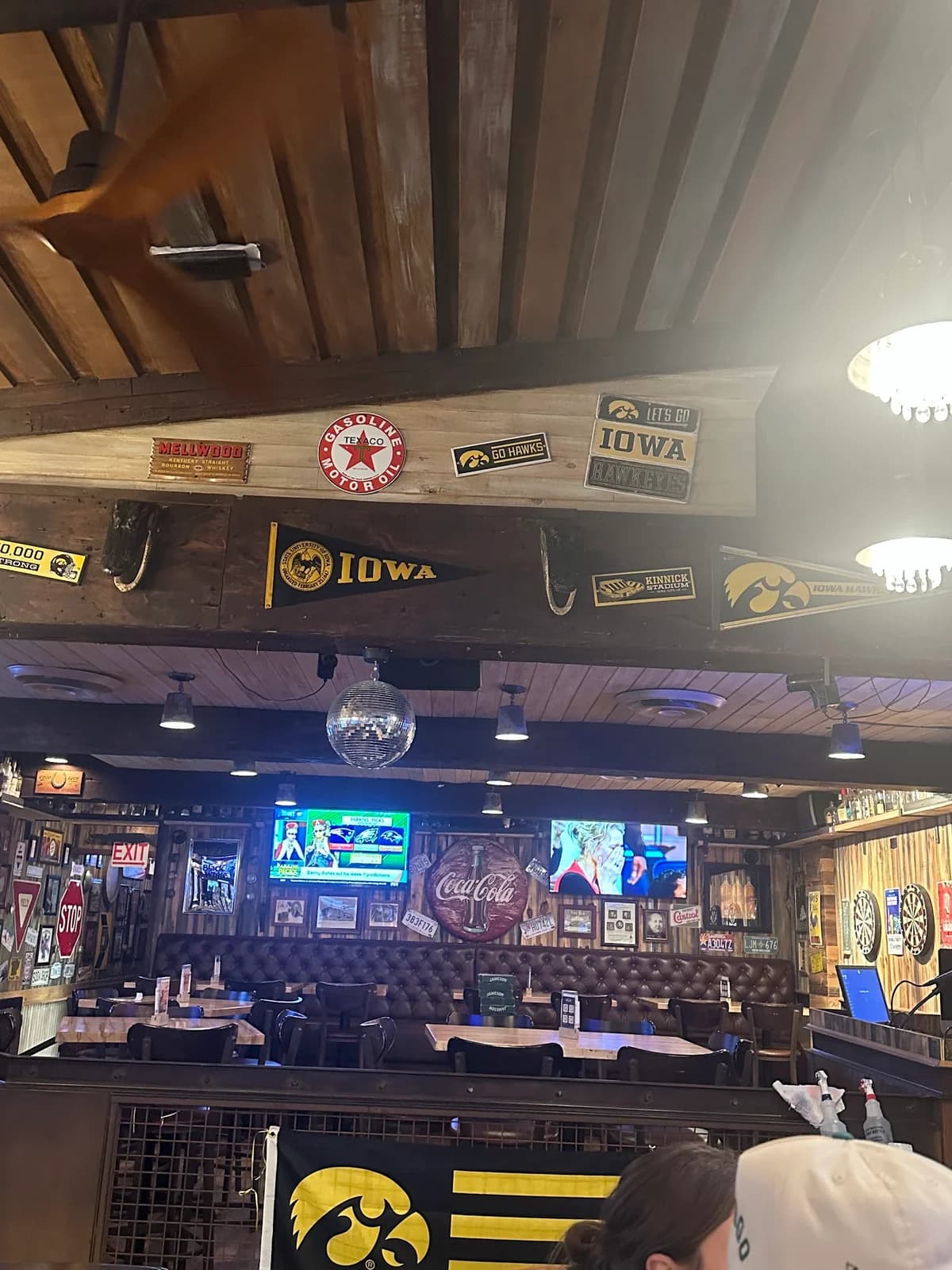 Willie Lill's Spirits & Kitchen photo 4