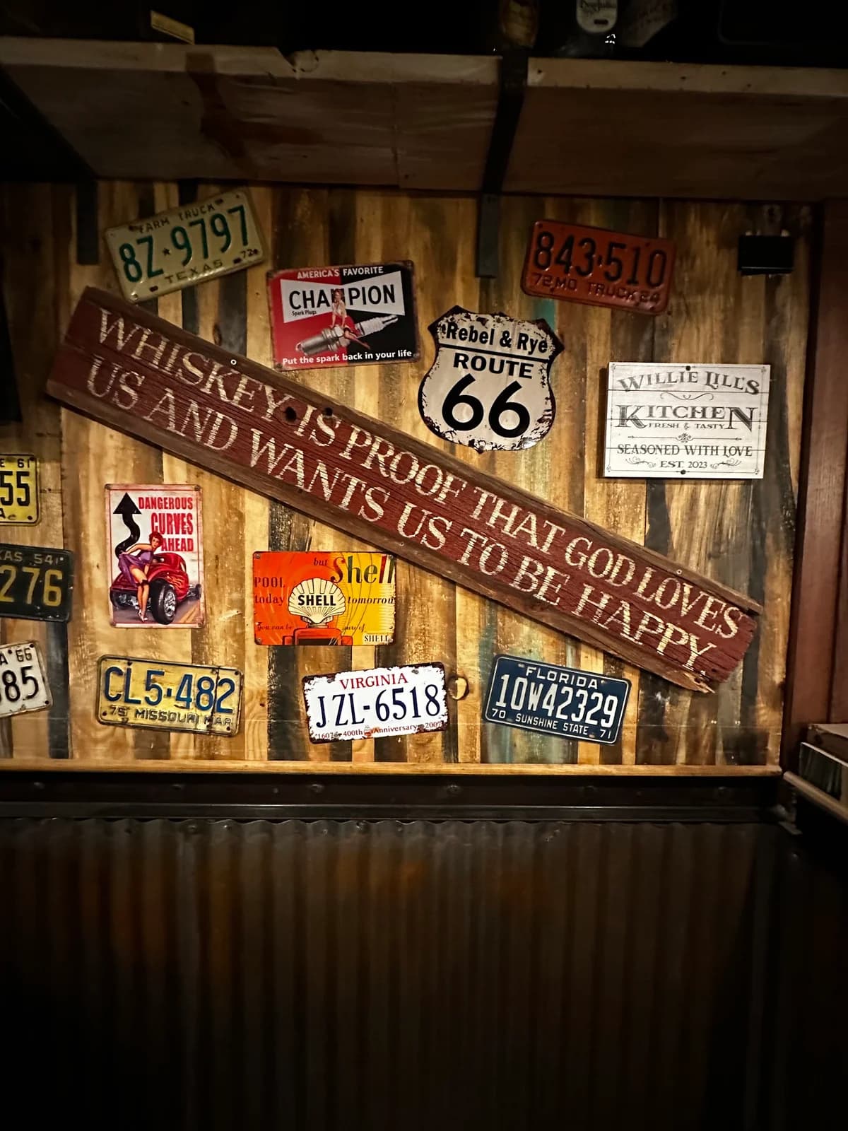 Willie Lill's Spirits & Kitchen photo 3
