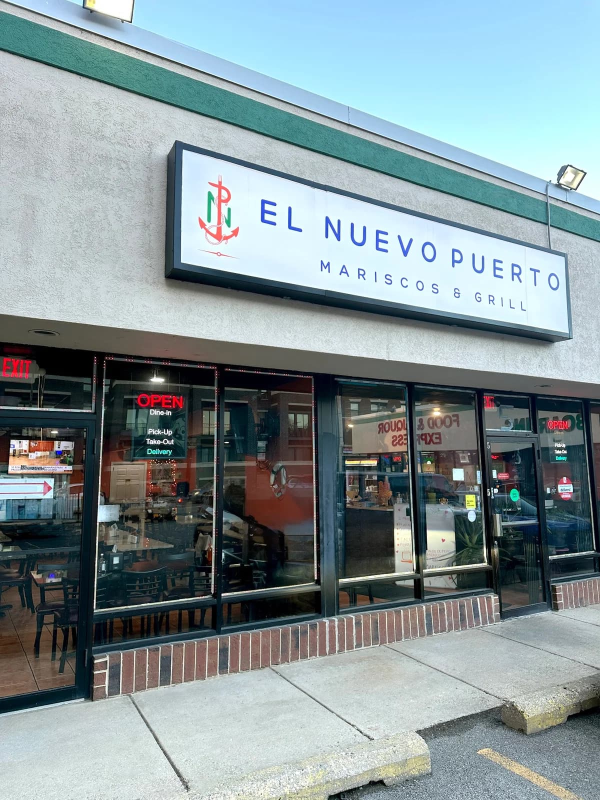El Nuevo Puerto Mariscos & Grill photo 3