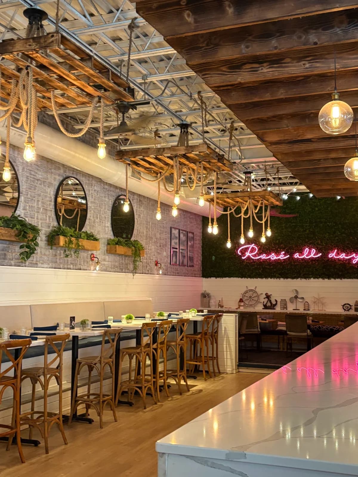 The Hampton Social - Streeterville photo 2