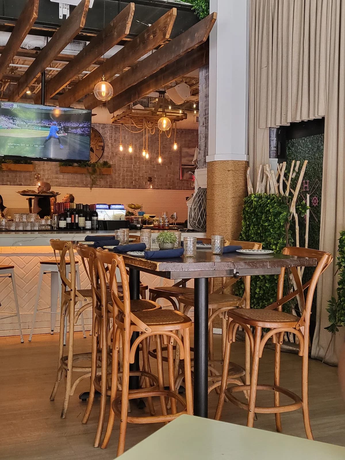 The Hampton Social - Streeterville photo 1