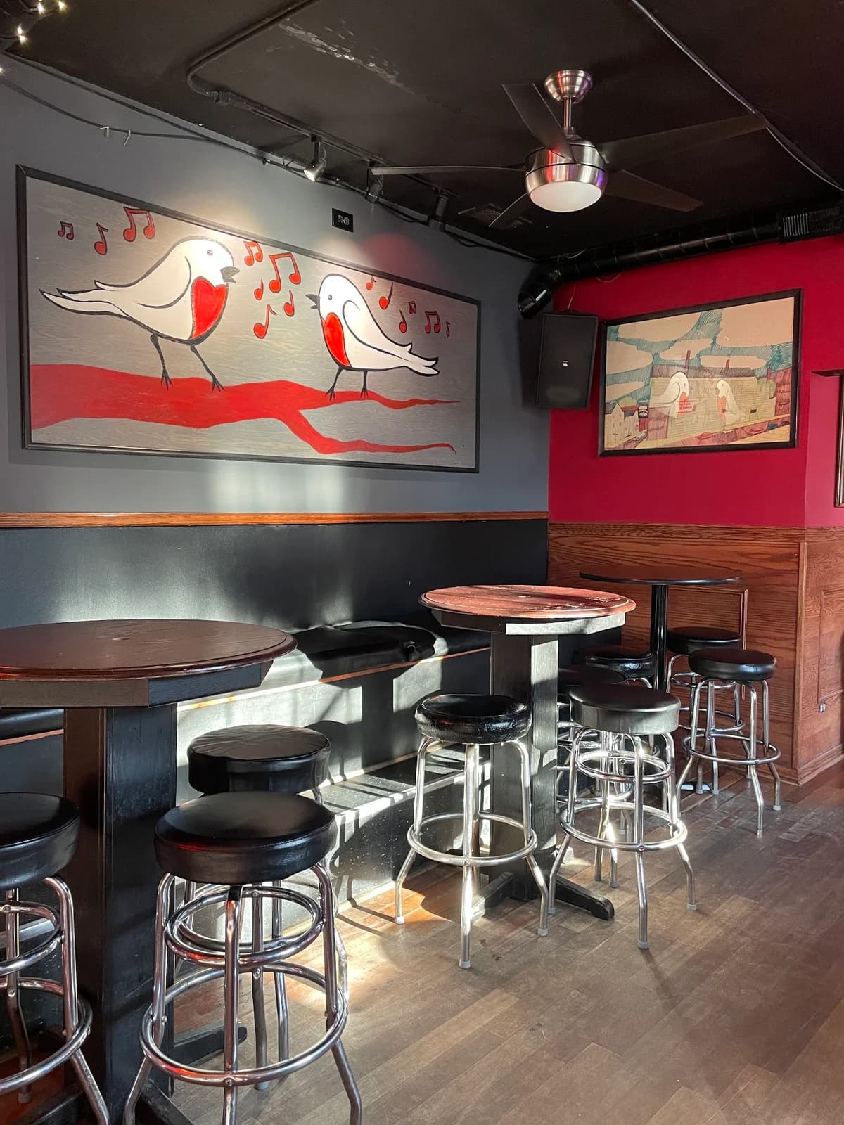 Louie's Pub photo 2