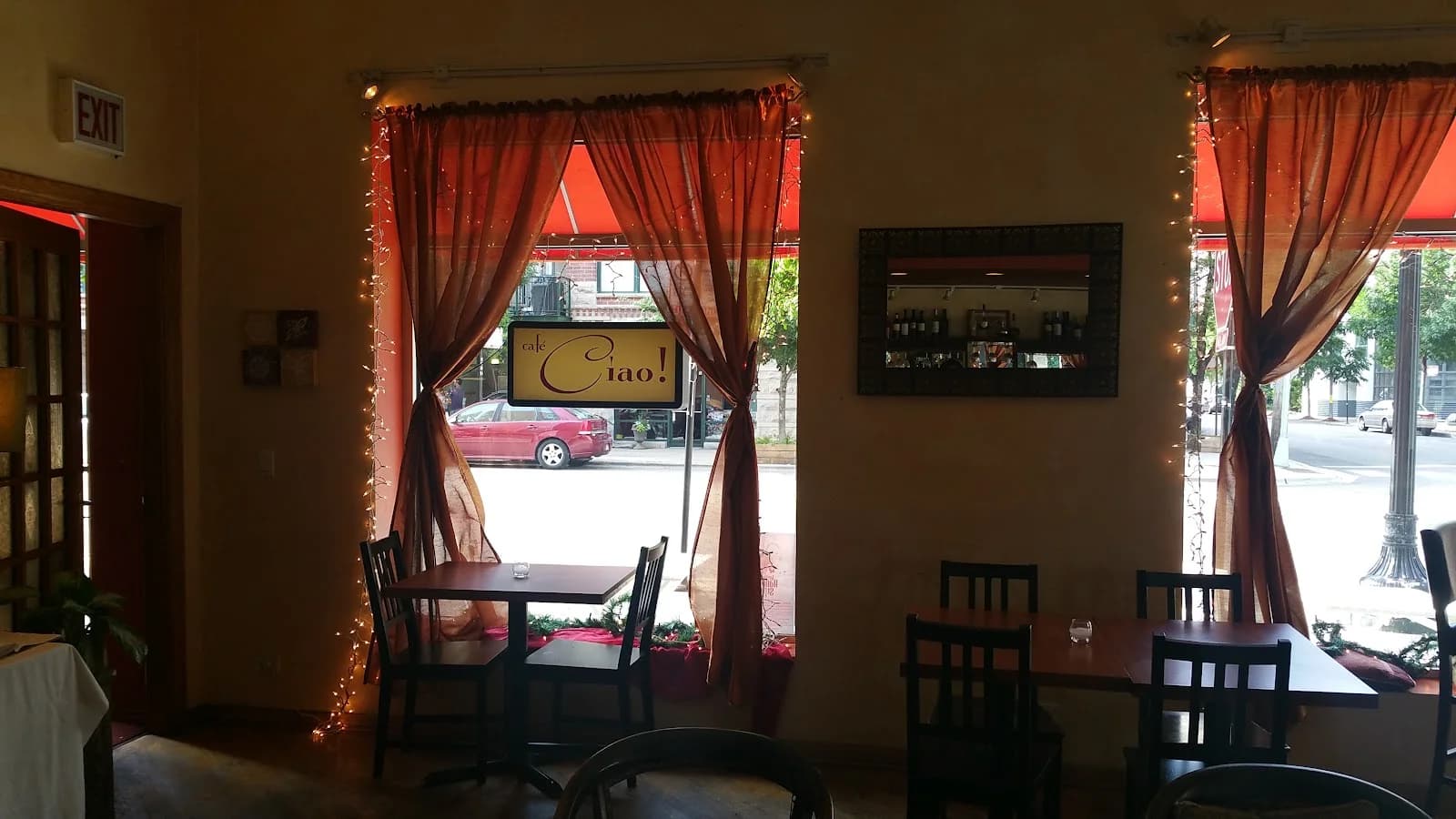 Ciao! Cafe & Wine Lounge photo 4