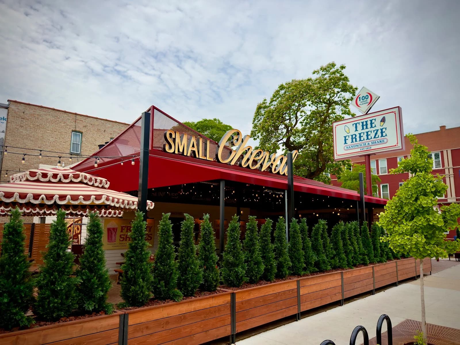 Small Cheval- Logan Square photo 3