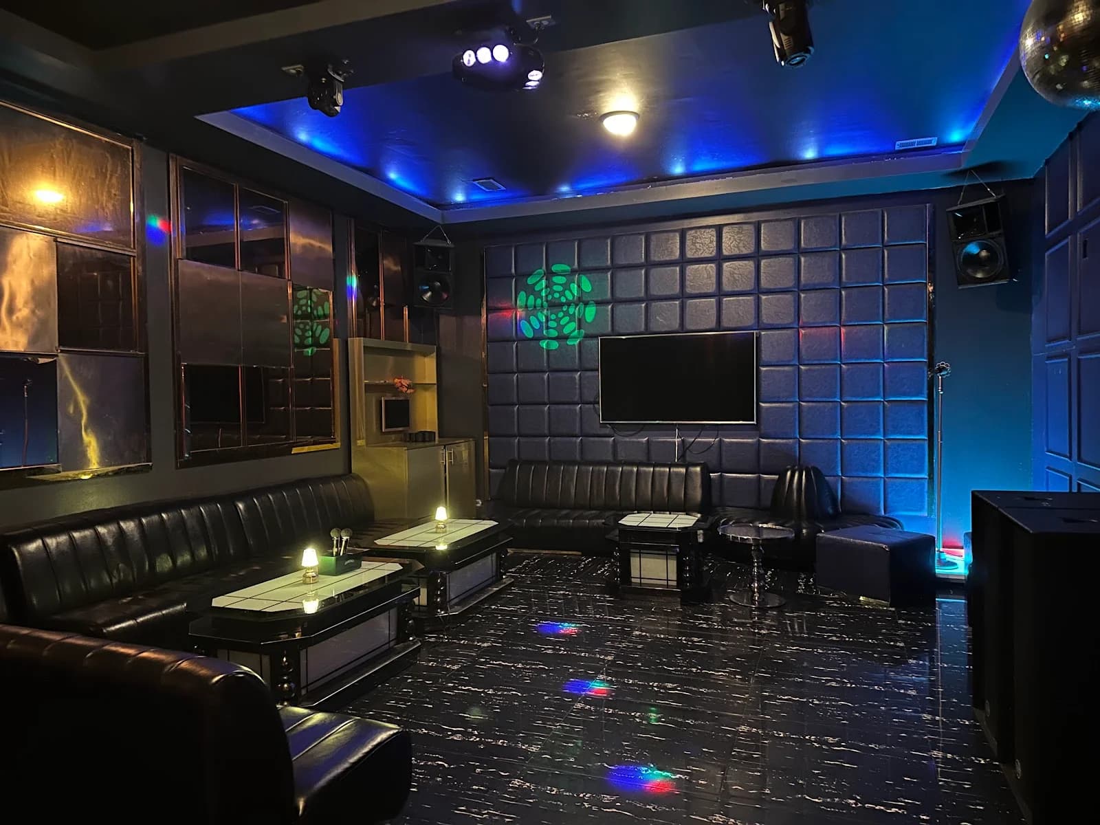 Theme House restaurant & karaoke photo 2