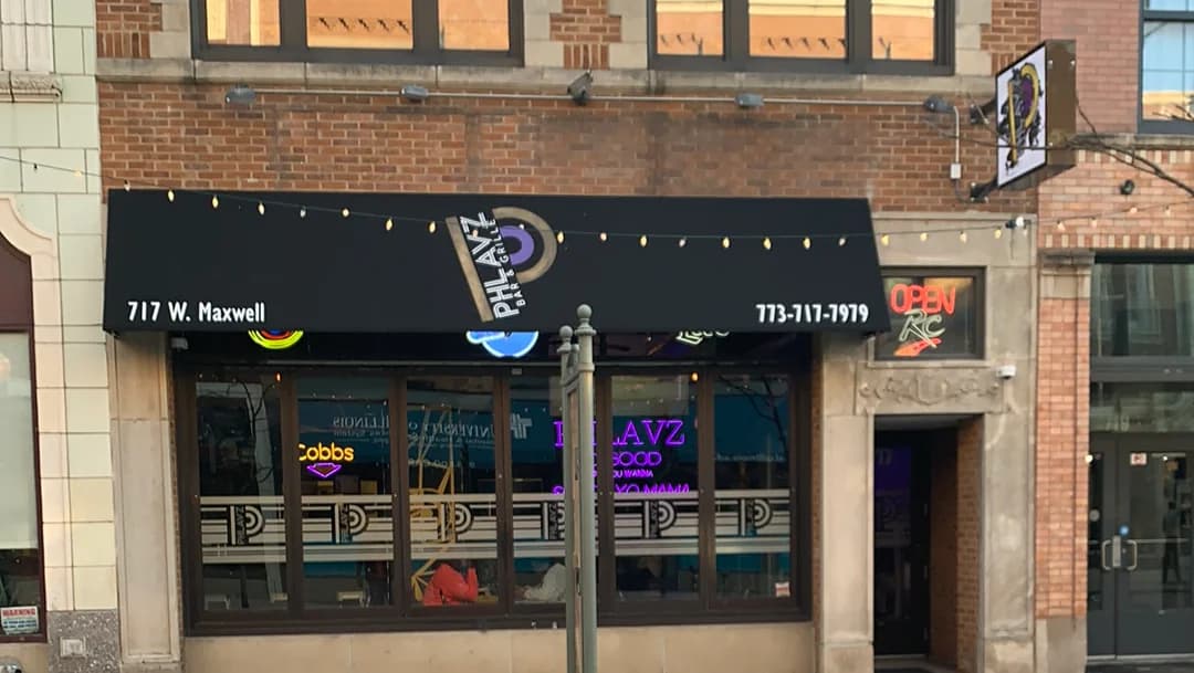 Phlavz Bar & Grille photo 1