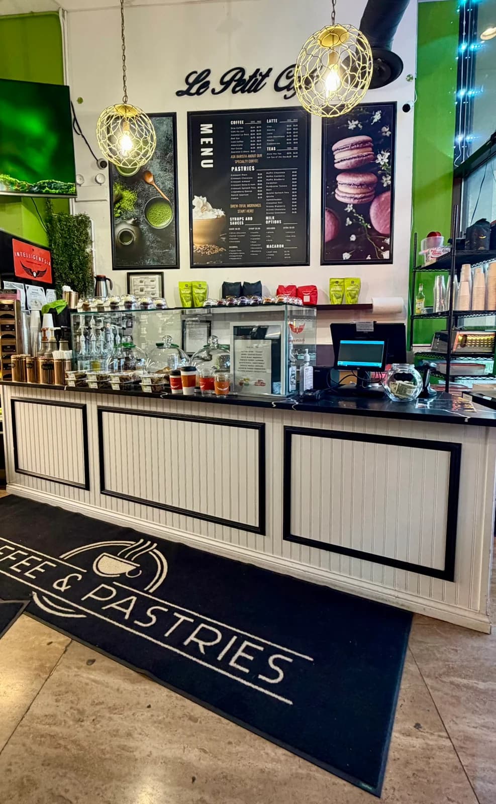 Le Petit Cafe photo 1
