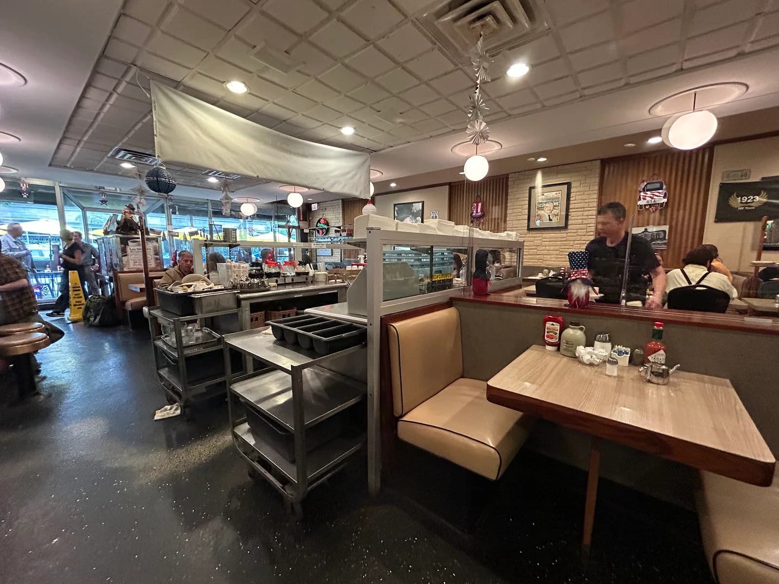 Lou Mitchell’s photo 3
