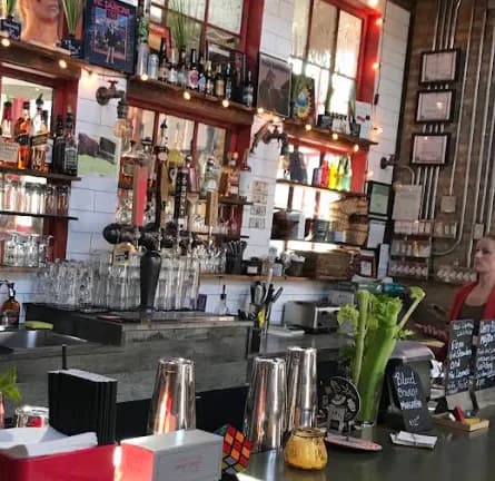 kibbitznest books, brews & blarney photo 8
