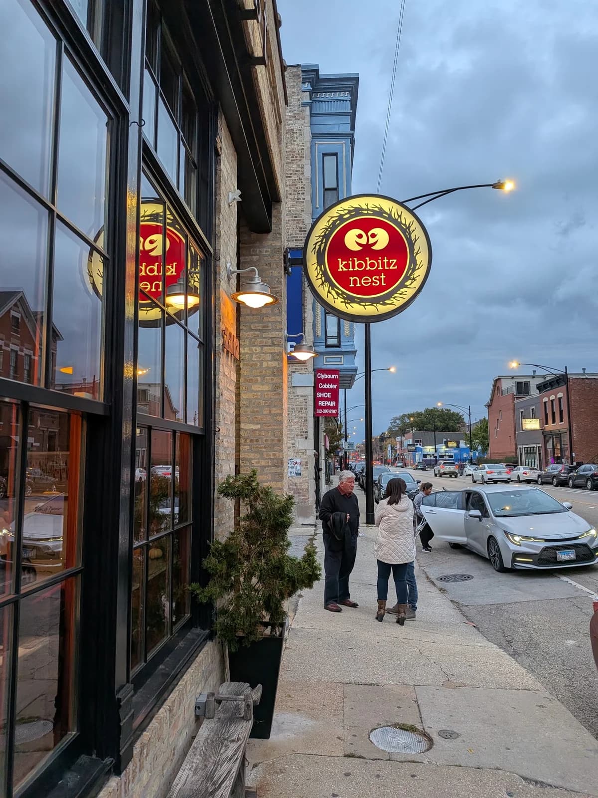 kibbitznest books, brews & blarney photo 6