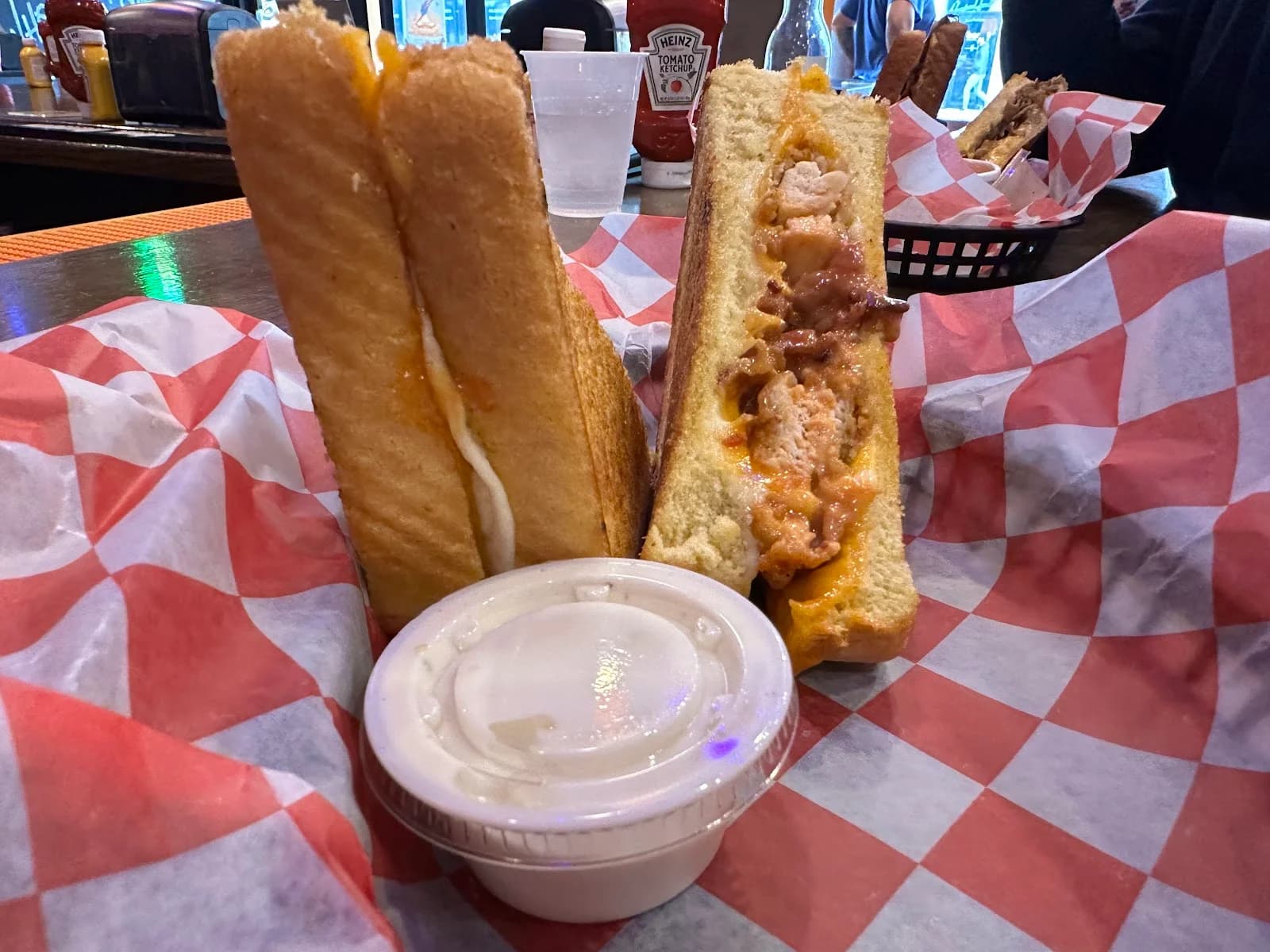 Cheesie's Pub & Grub - Lakeview photo 7