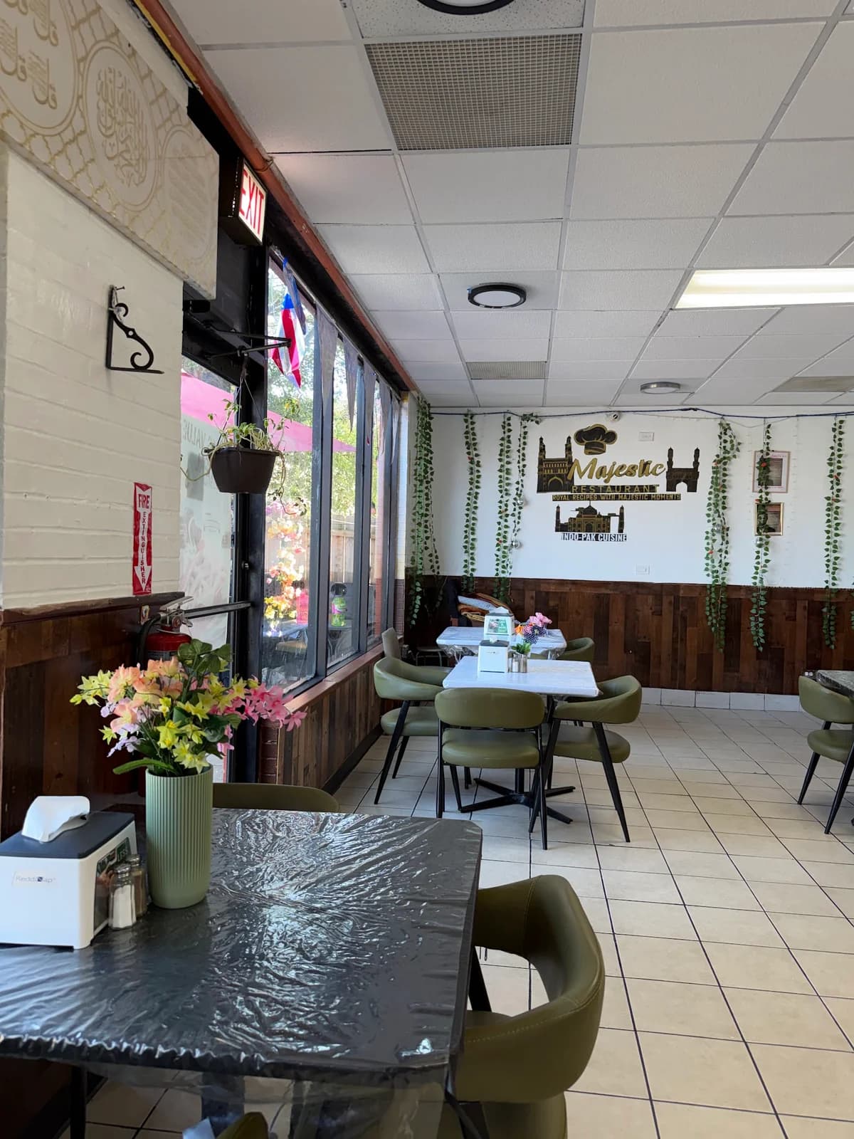 MAJESTIC burger halal express photo 2