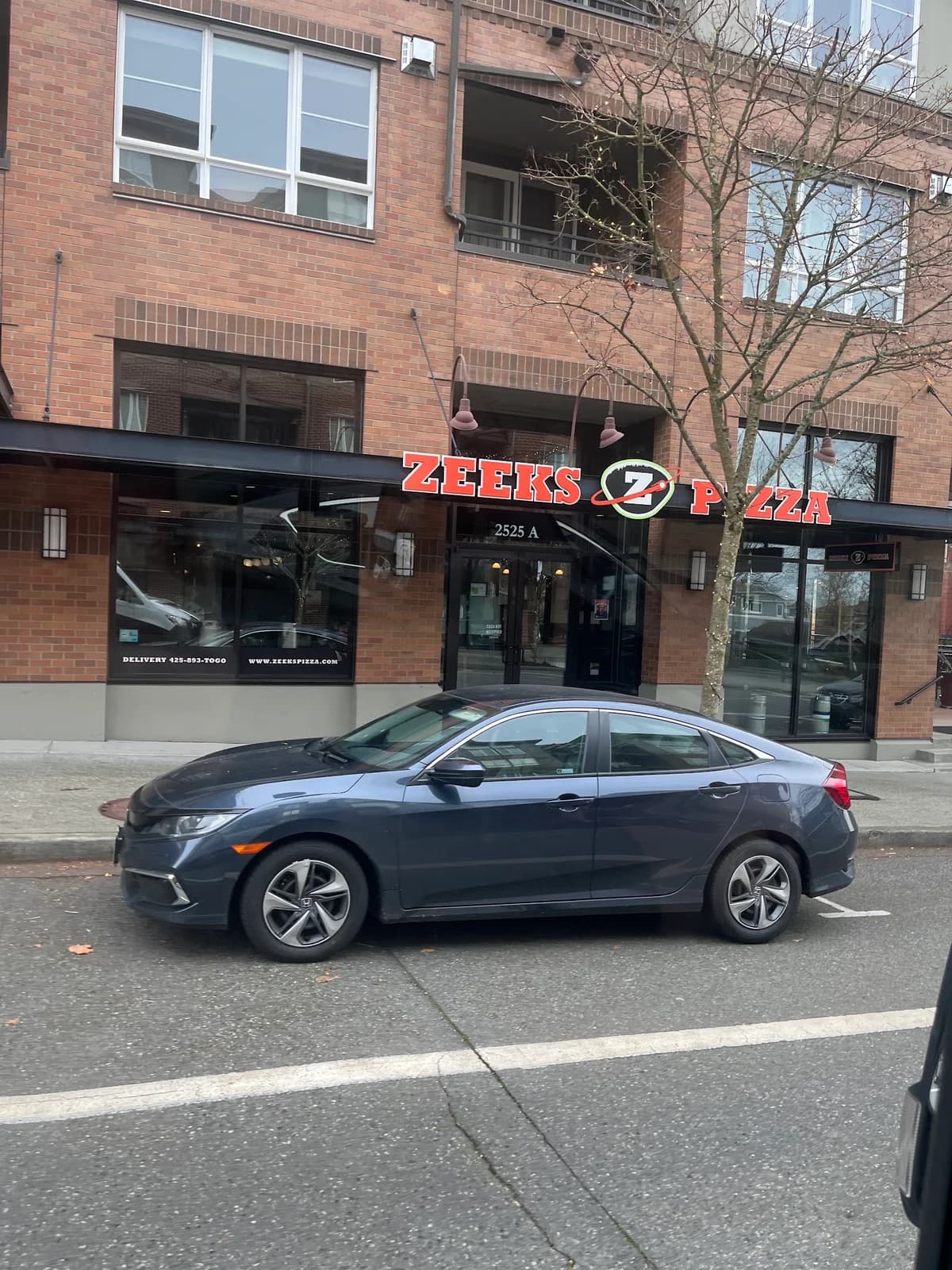 Zeeks Pizza photo 3