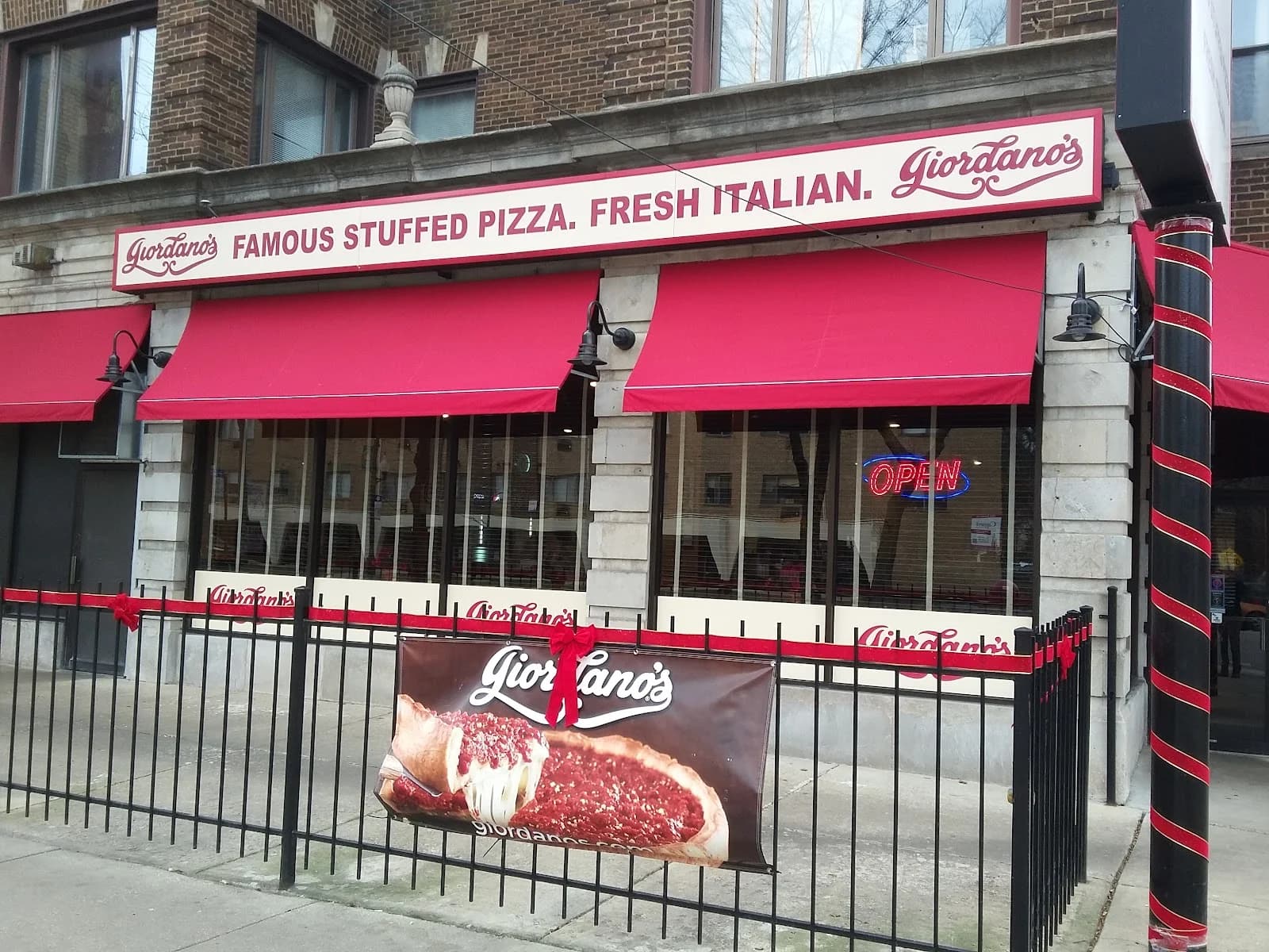 Giordano's Pizza Rogers Park photo 2