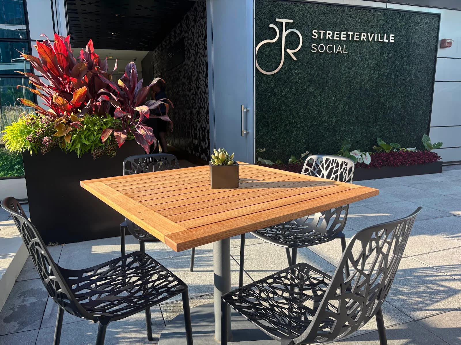 Streeterville Social photo 4