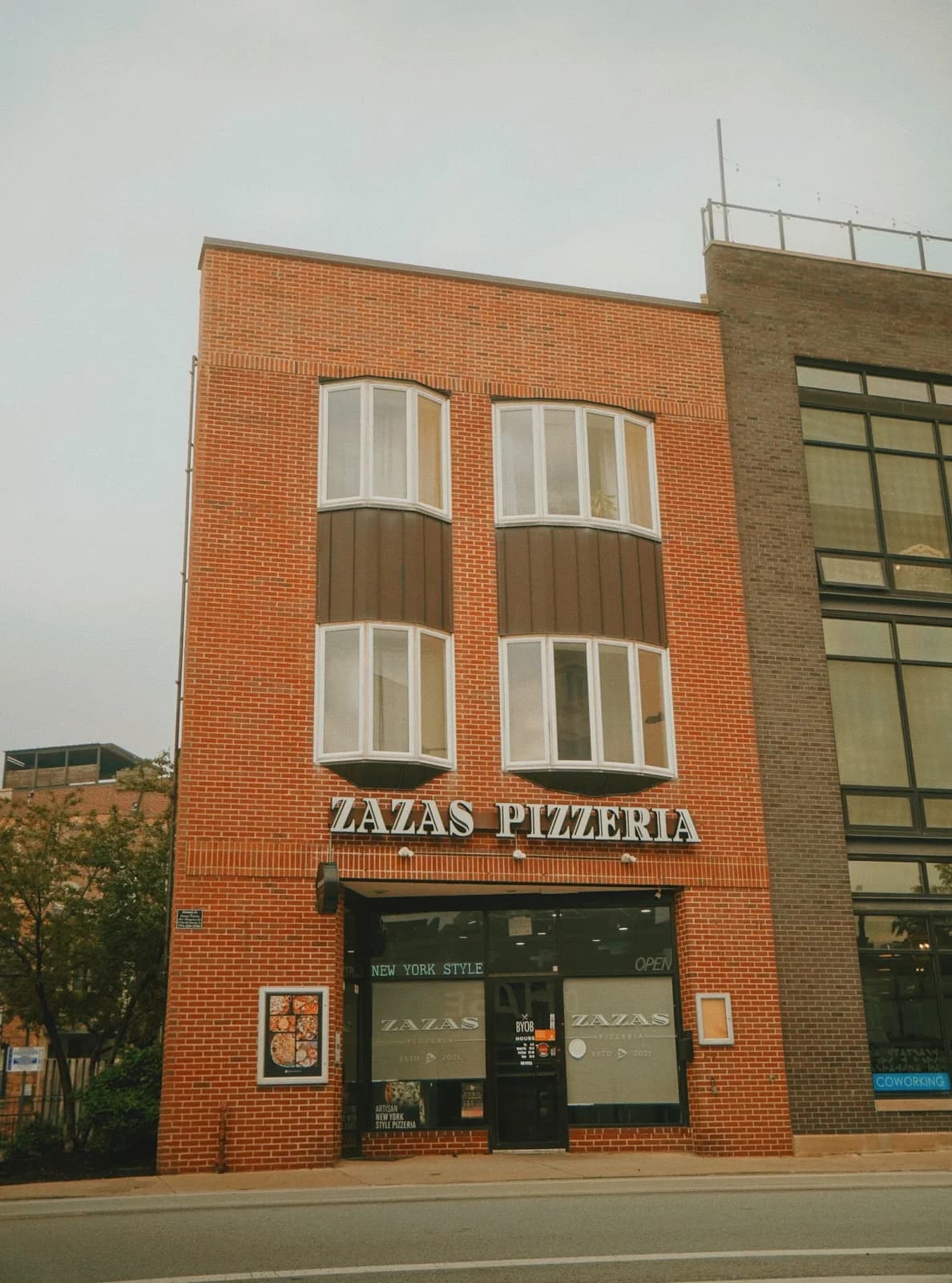Zazas Pizzeria - Lakeview photo 2