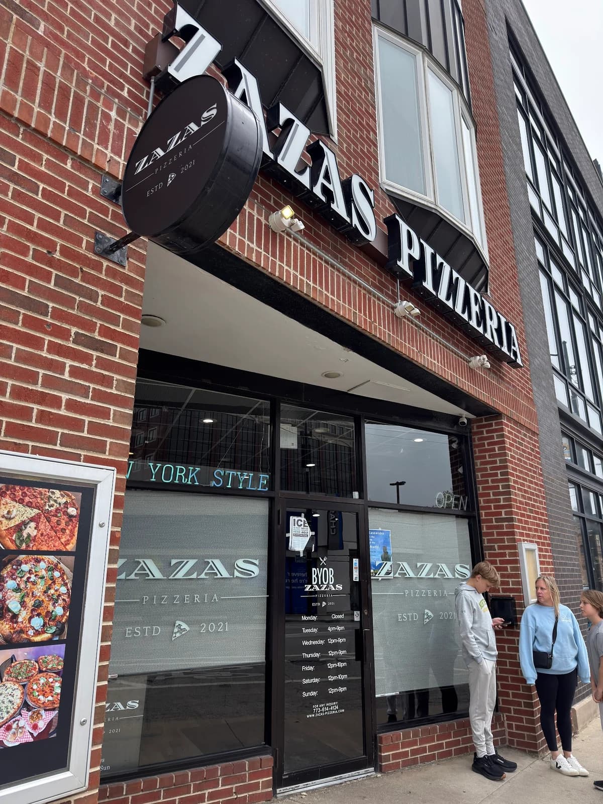 Zazas Pizzeria - Lakeview photo 3