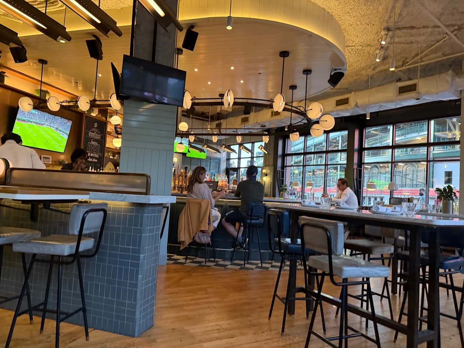 Swift Tavern - Wrigleyville photo 2