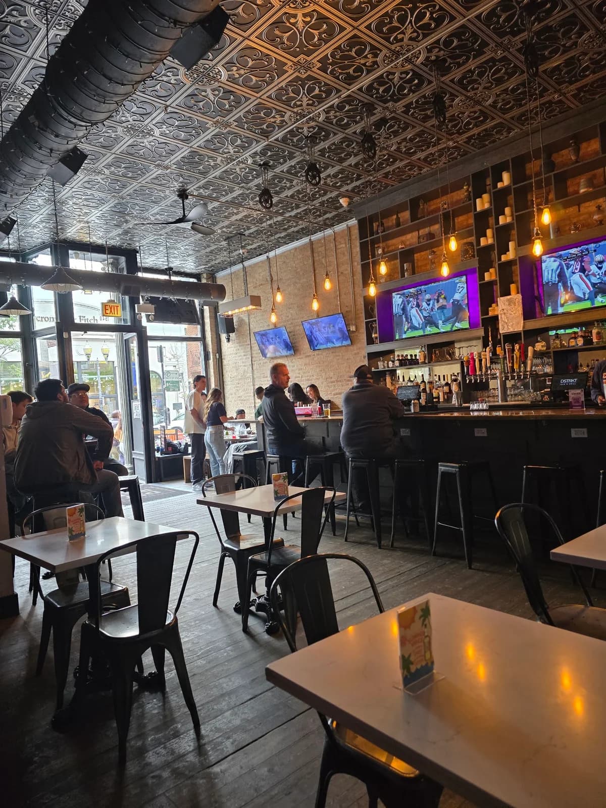 DSTRKT Bar & Grill photo 2