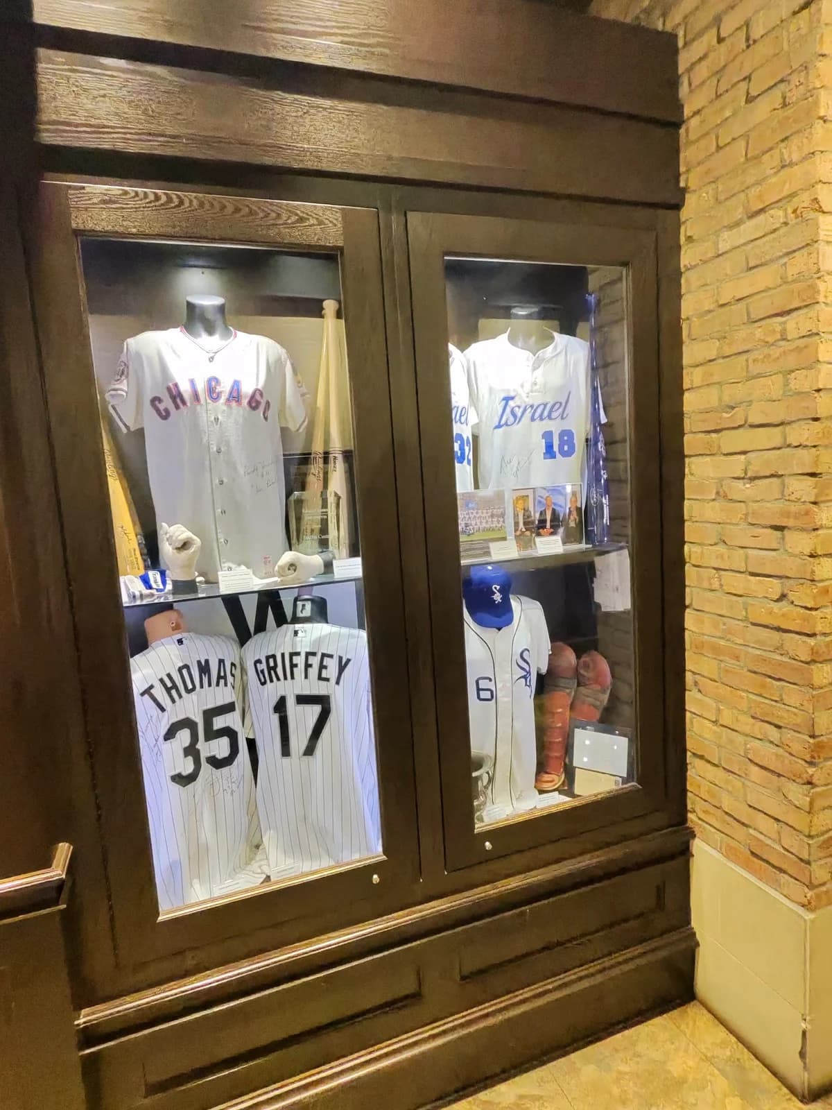 Harry Caray's 7th Inning Stretch photo 6
