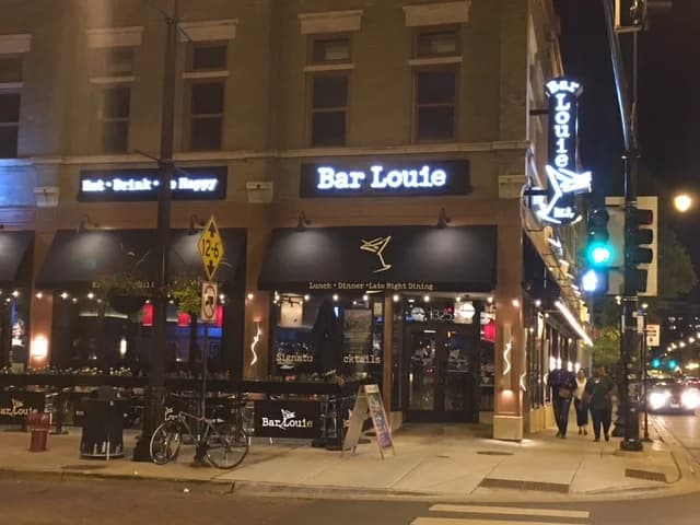 Bar Louie -University Village photo 2