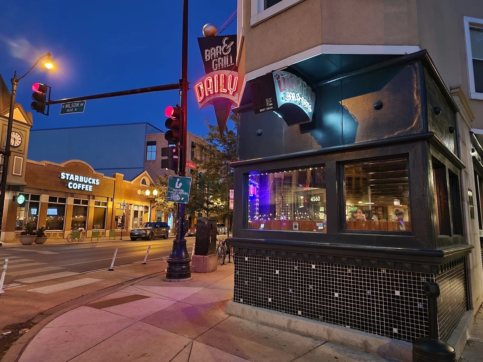 Daily Bar & Grill photo 4