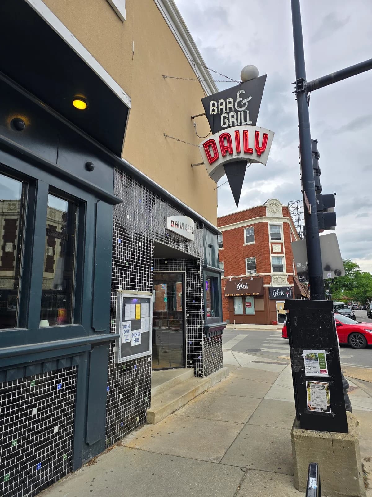 Daily Bar & Grill photo 5