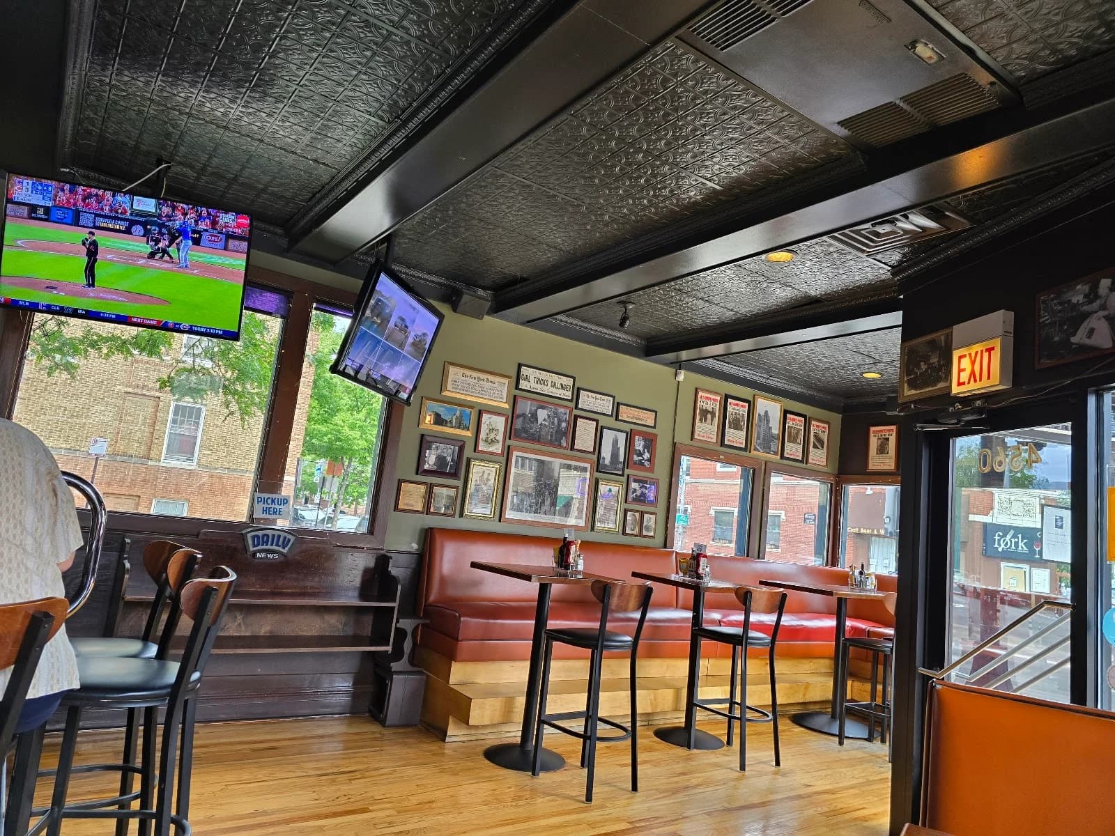 Daily Bar & Grill photo 2