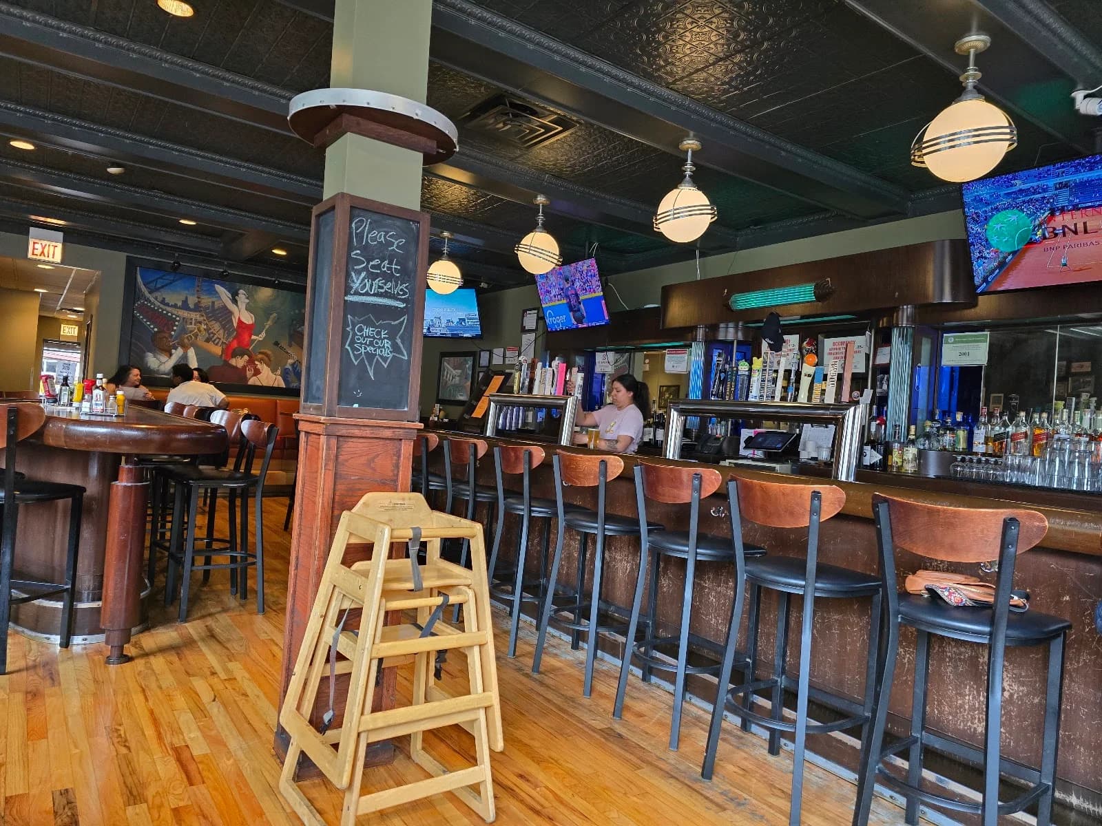 Daily Bar & Grill photo 1