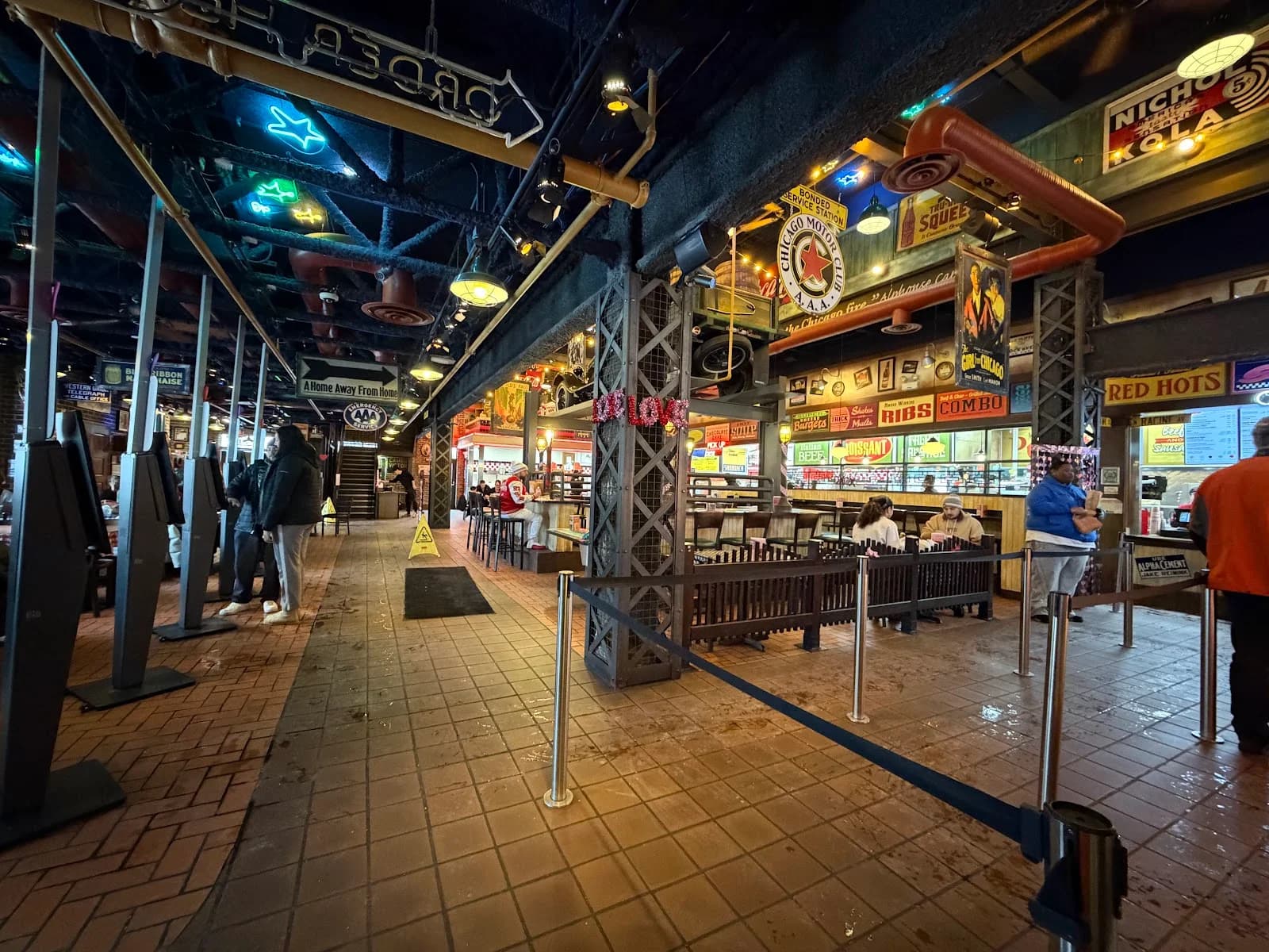 Portillo’s Chicago - Canal and Taylor photo 2