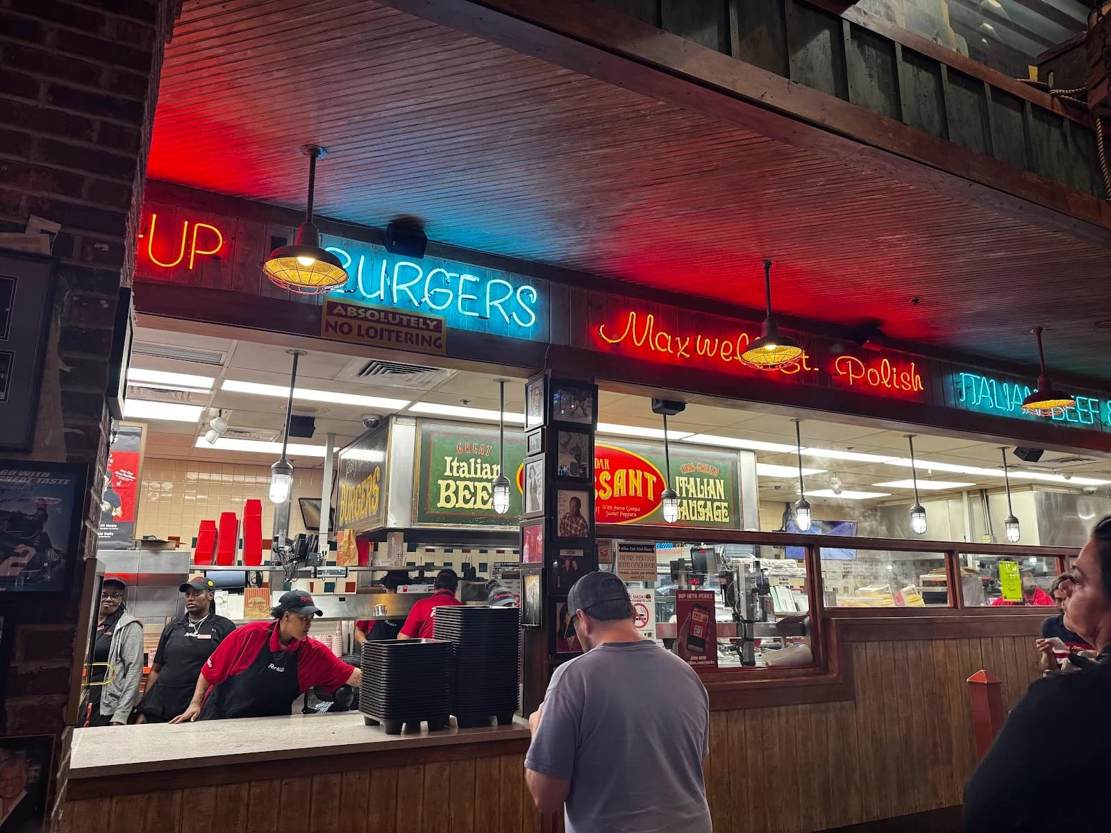 Portillo’s Chicago - Canal and Taylor photo 4