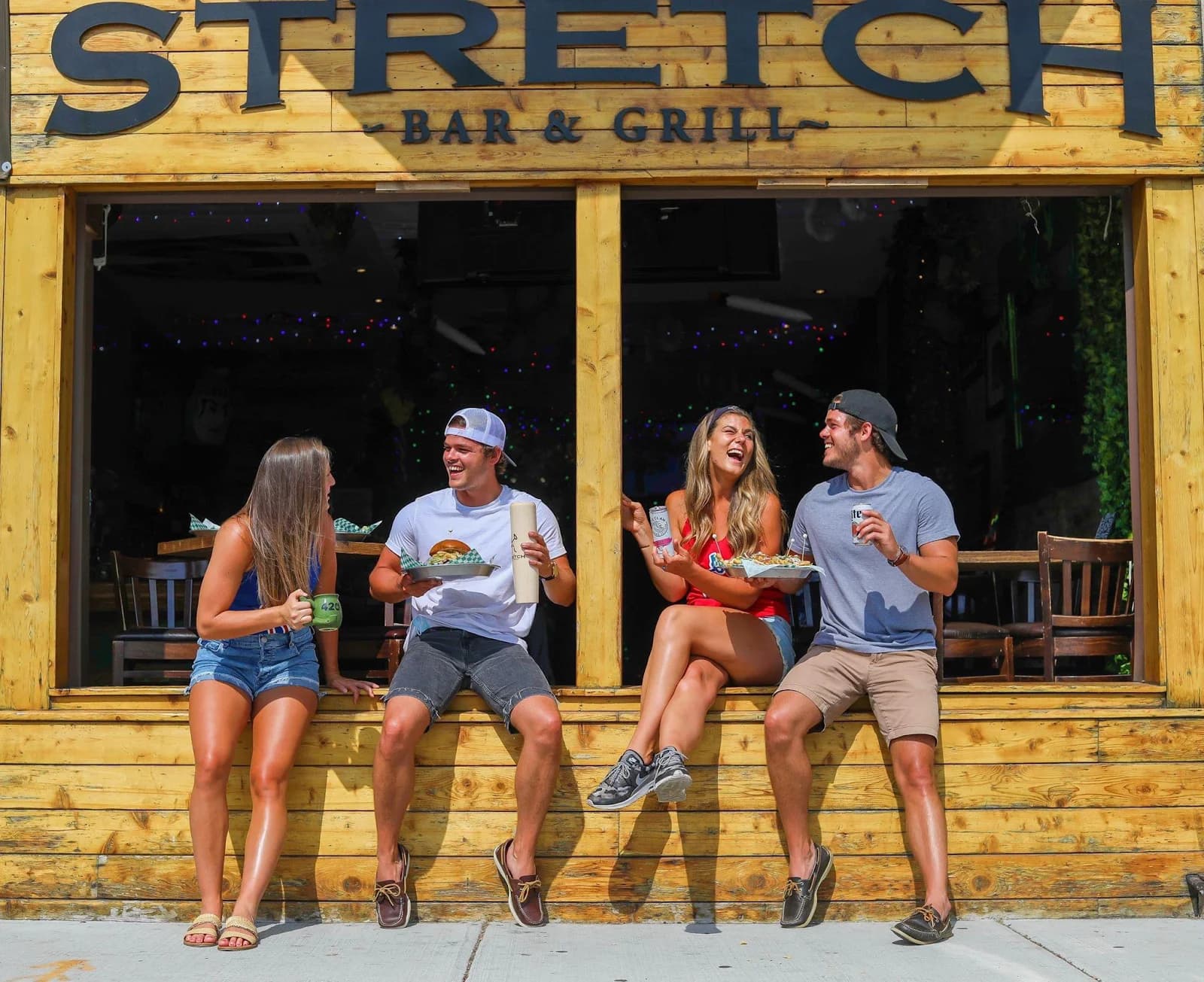 STRETCH BAR/GRILL photo 3