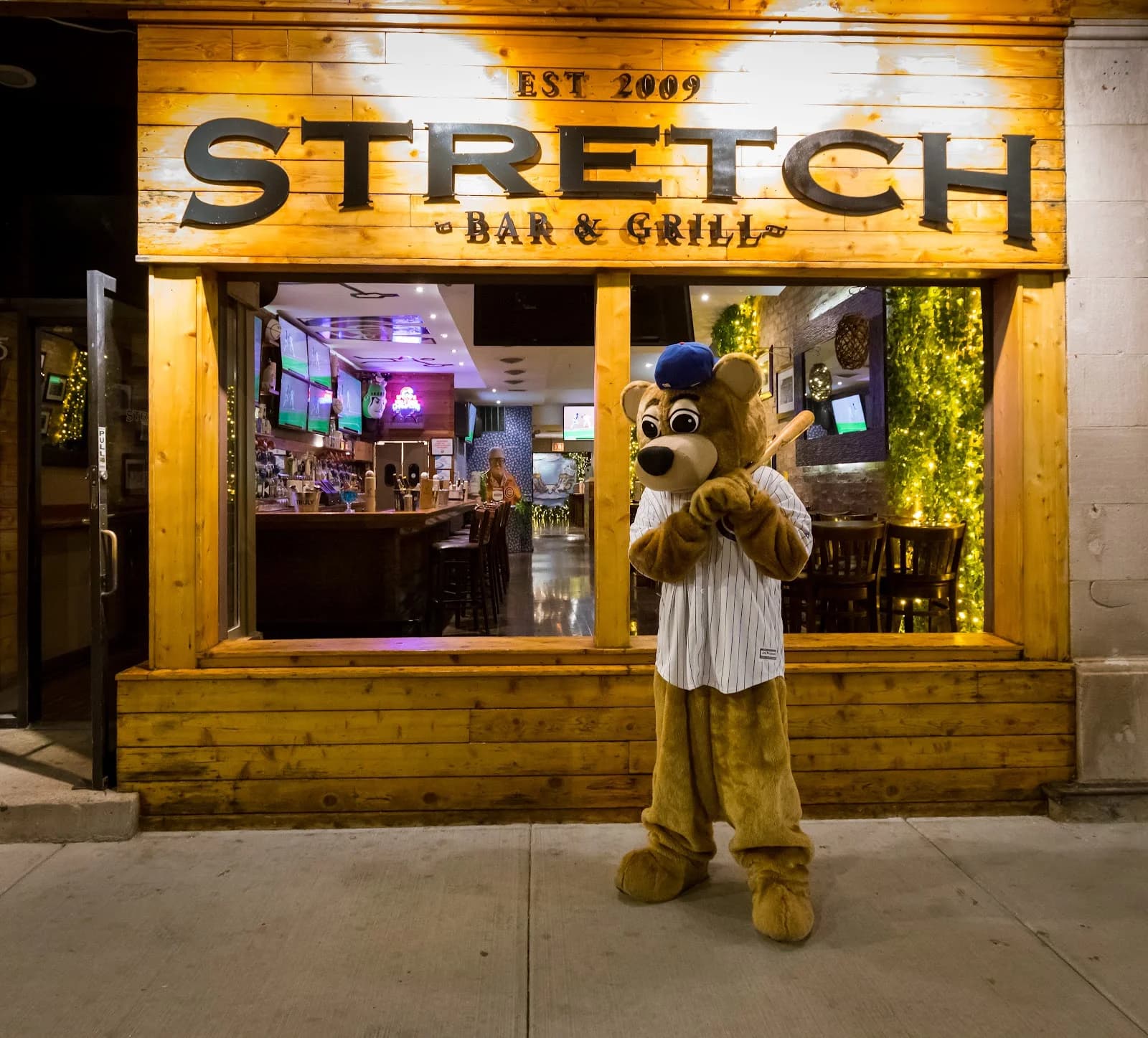 STRETCH BAR/GRILL photo 4