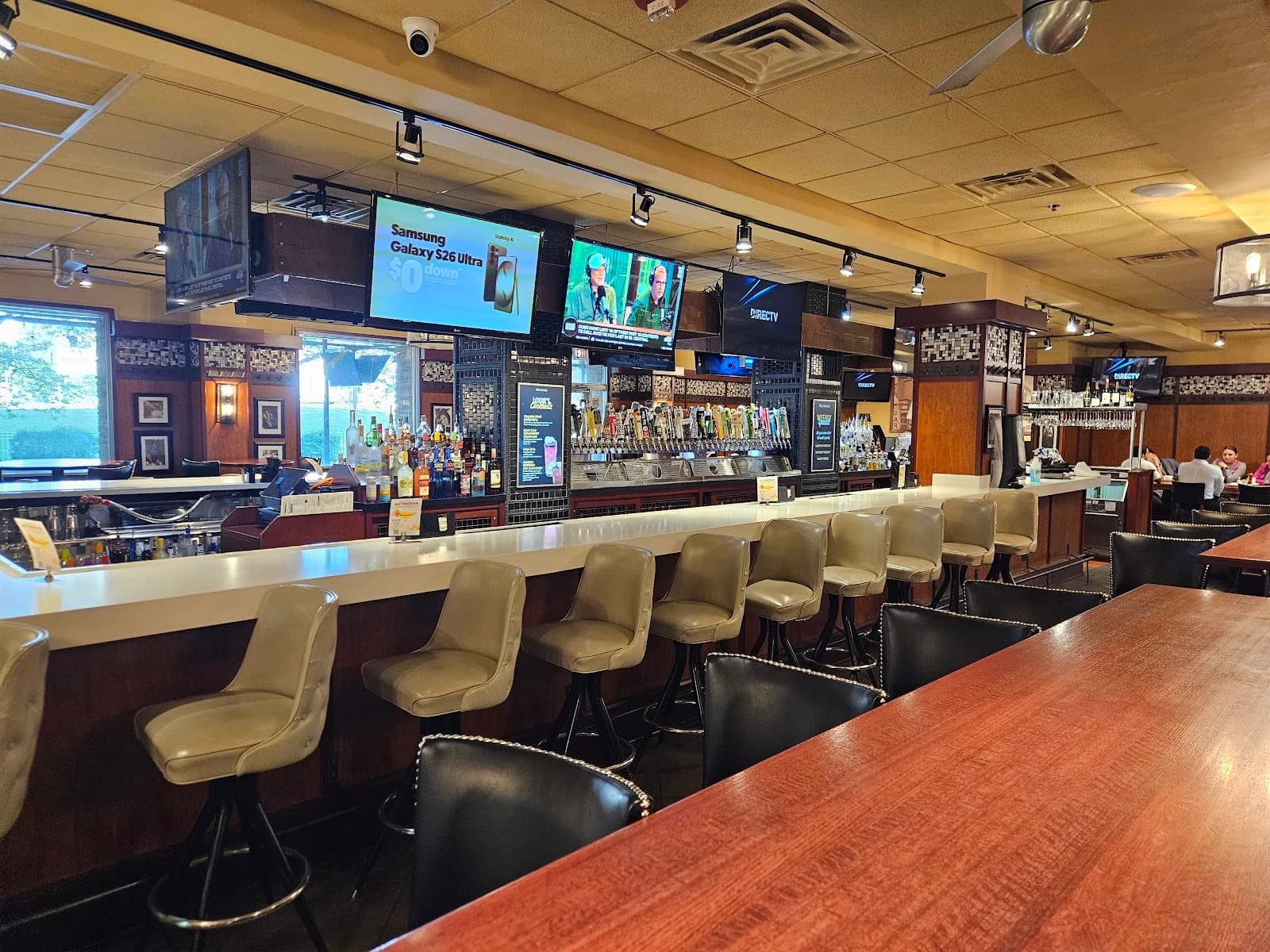 Bar Louie - O'Hare photo 1