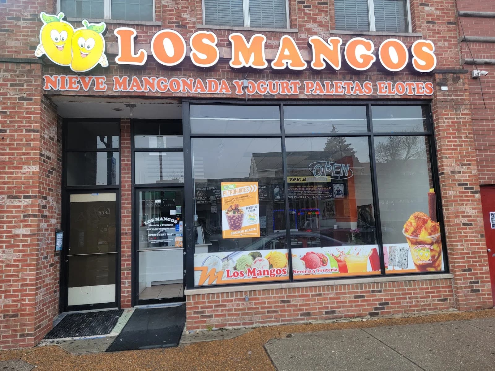 Los Mangos Neveria Y Fruteria photo 3