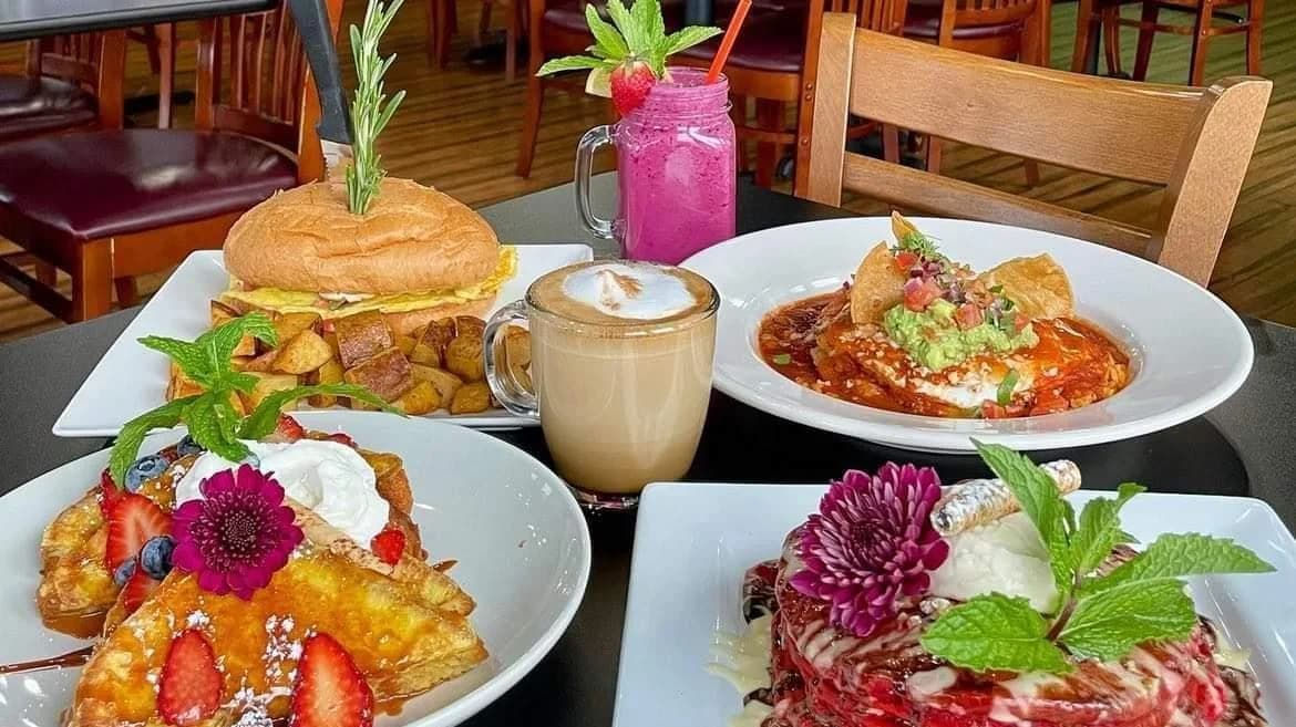 Savanna Restaurant Breakfast & Lunch West Ridge photo 4