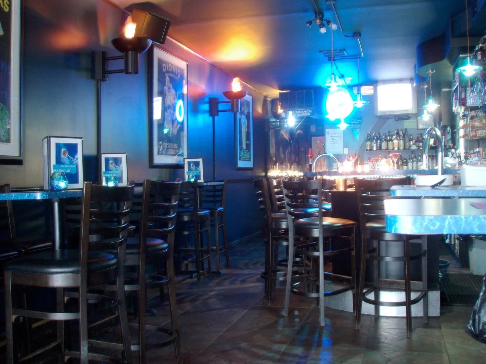 Blue Water Lounge photo 1