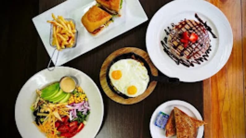 Le Cafe Station Grill photo 2