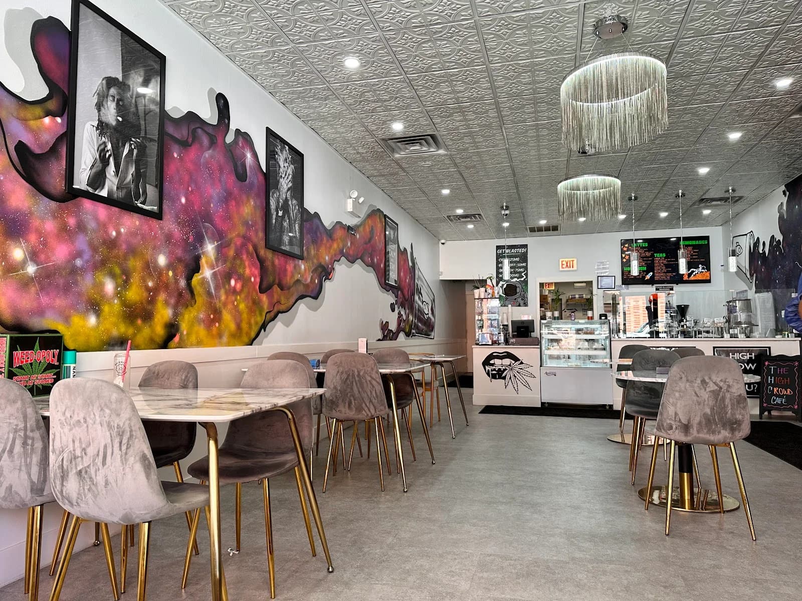 The High Crowd Cafe photo 2
